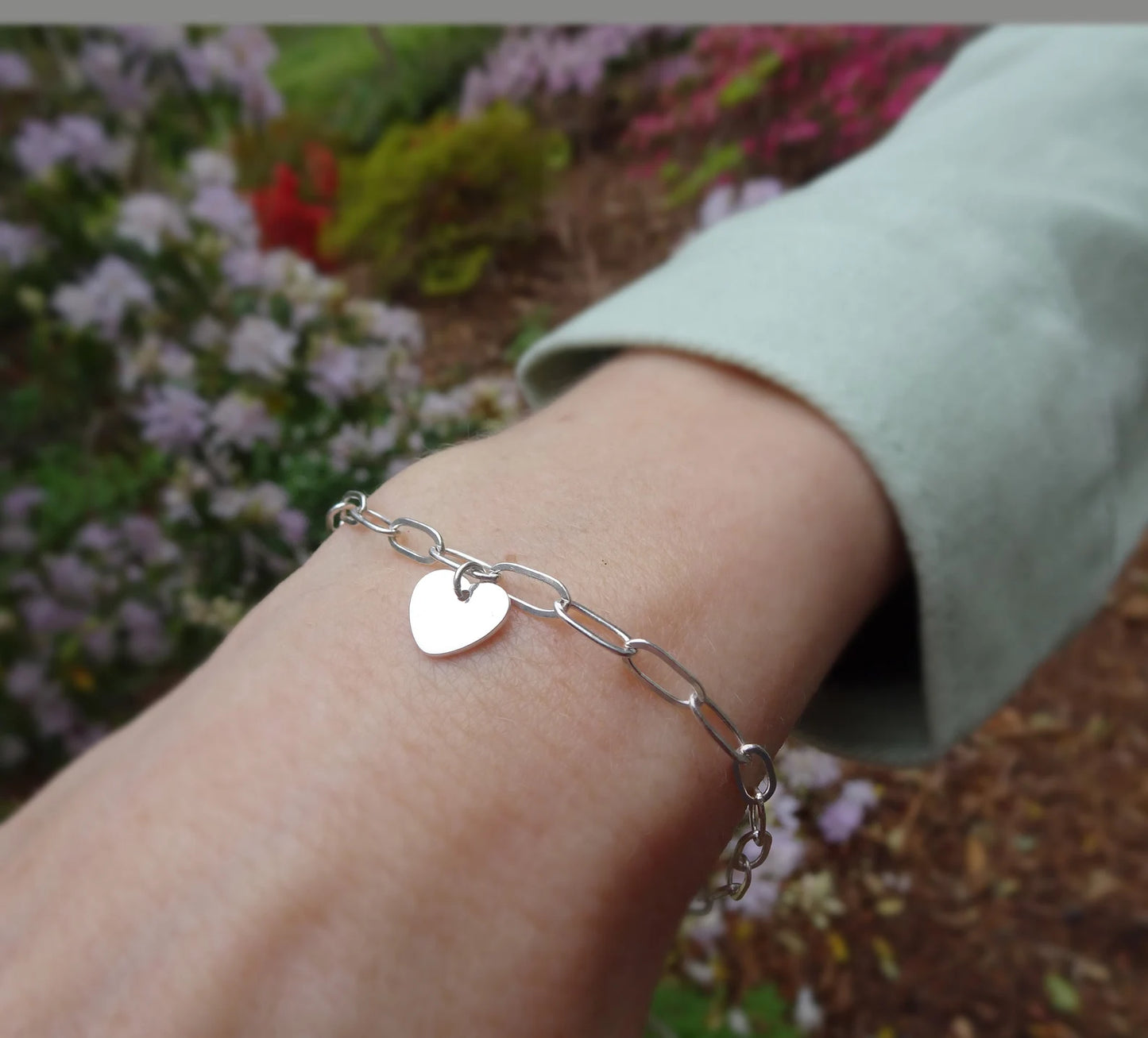 Sterling silver disc charm cable chain bracelet.