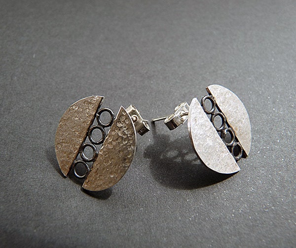 Sterling silver circle stud earrings.