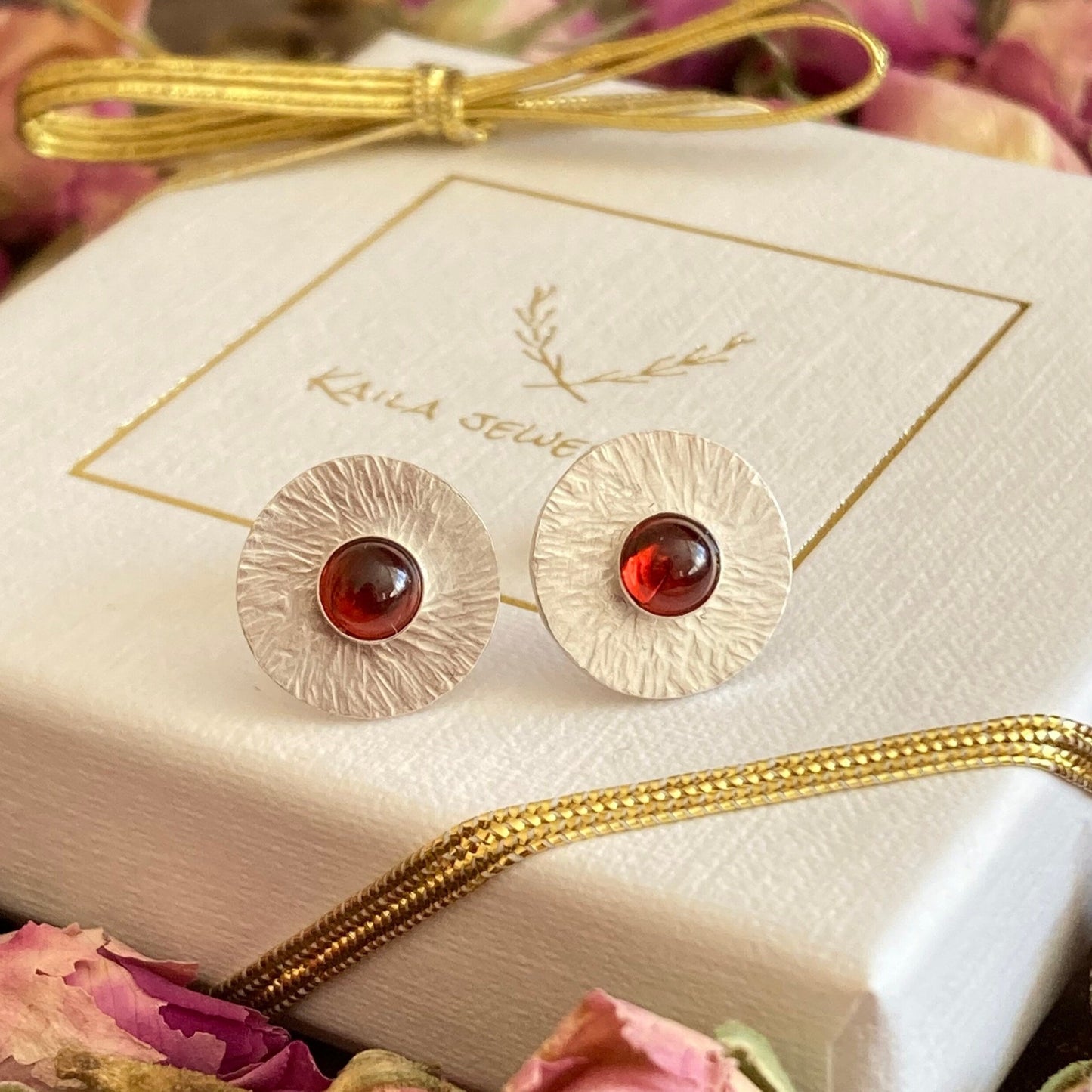 Garnet sterling silver hammered disc stud earrings.