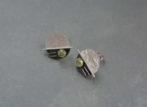 Peridot August birthstone sterling silver disc stud earrings.