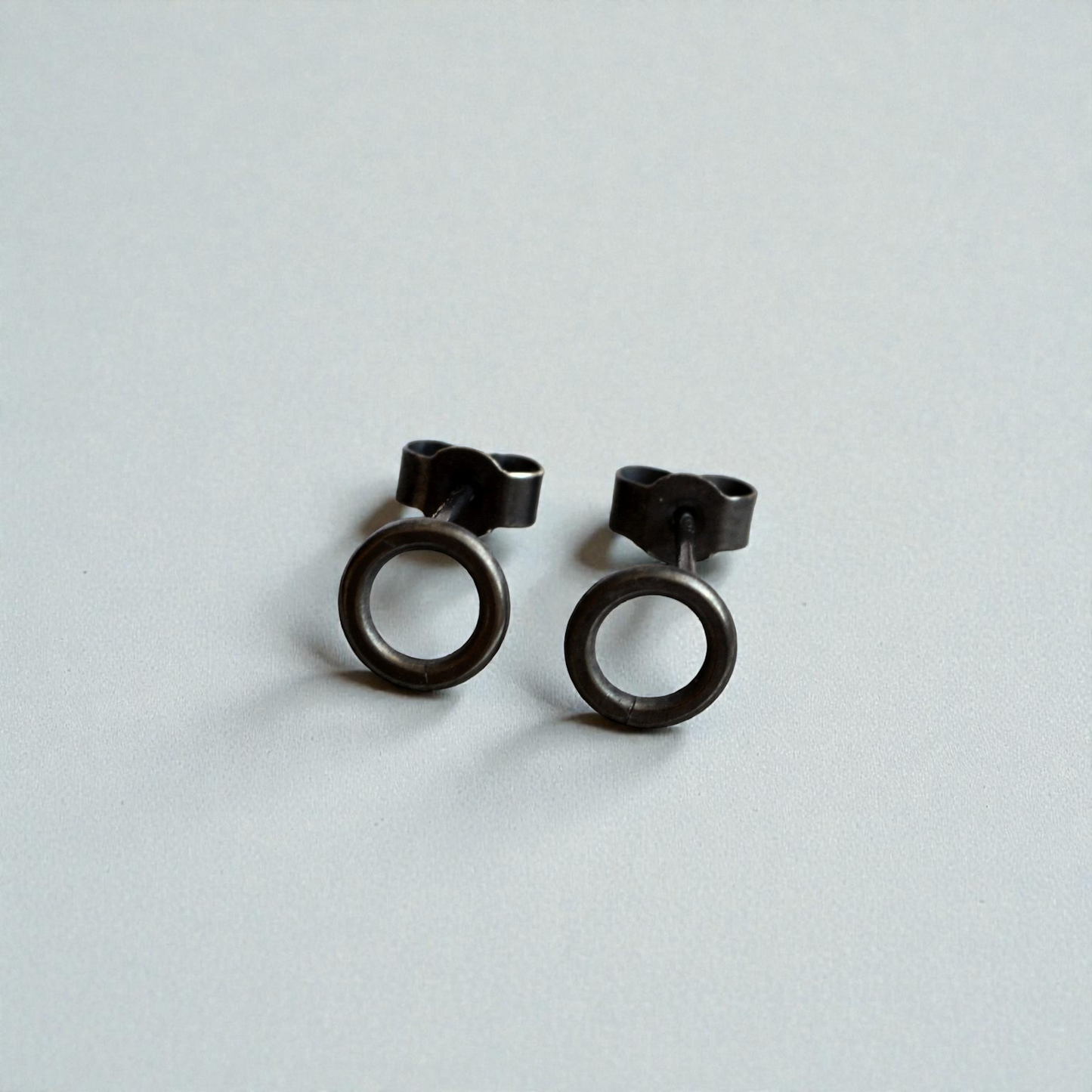Oxidised sterling silver circle stud earrings.