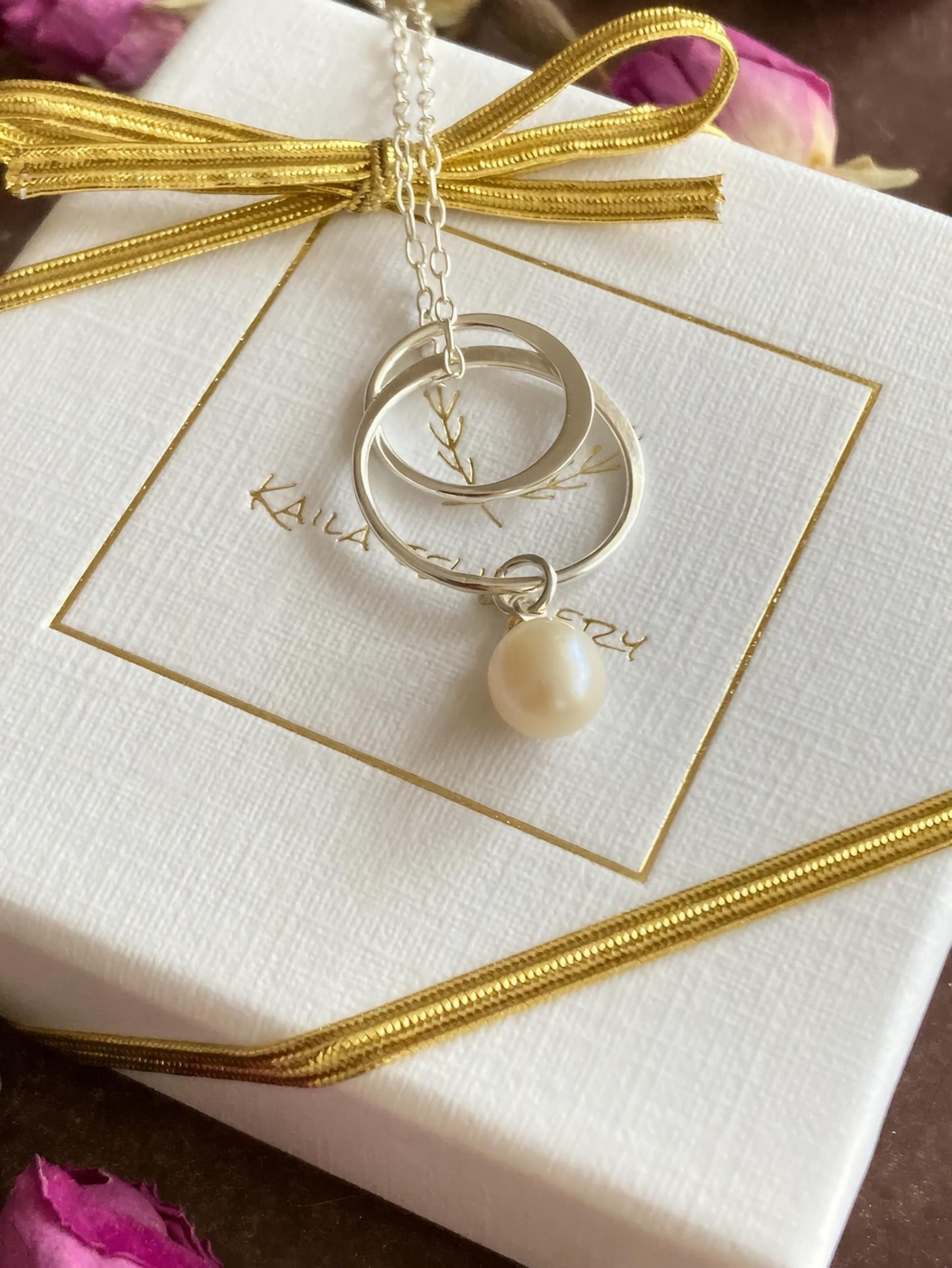 Freshwater Pearl Infinity Circle Necklace – Sterling Silver Interlocking Circles Necklace