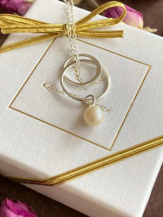 Freshwater Pearl Infinity Circle Necklace – Sterling Silver Interlocking Circles Necklace