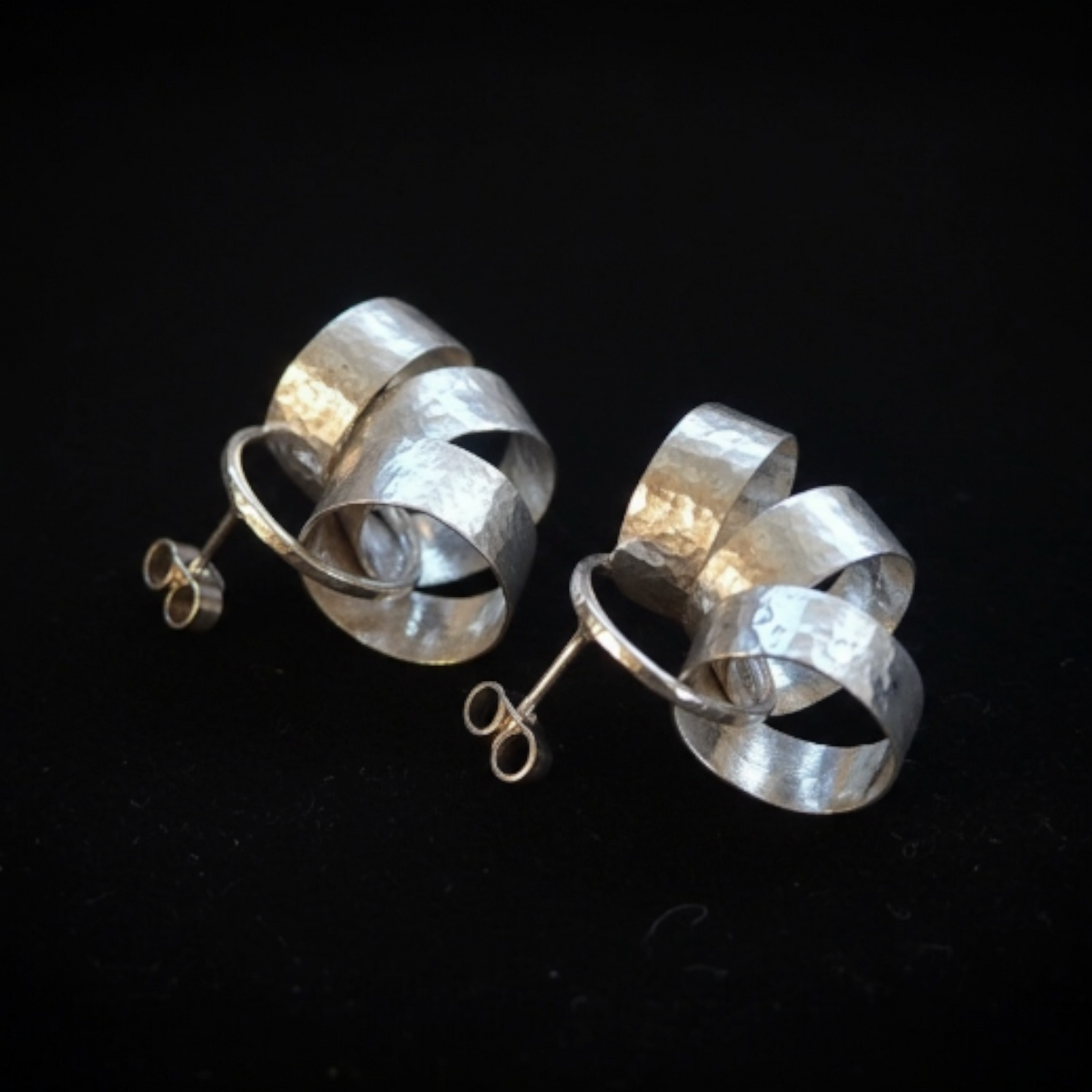 Sterling silver circle stud earrings.