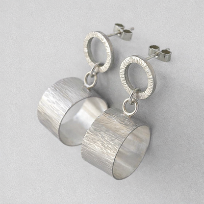 Sterling silver hammered circle stud earrings.
