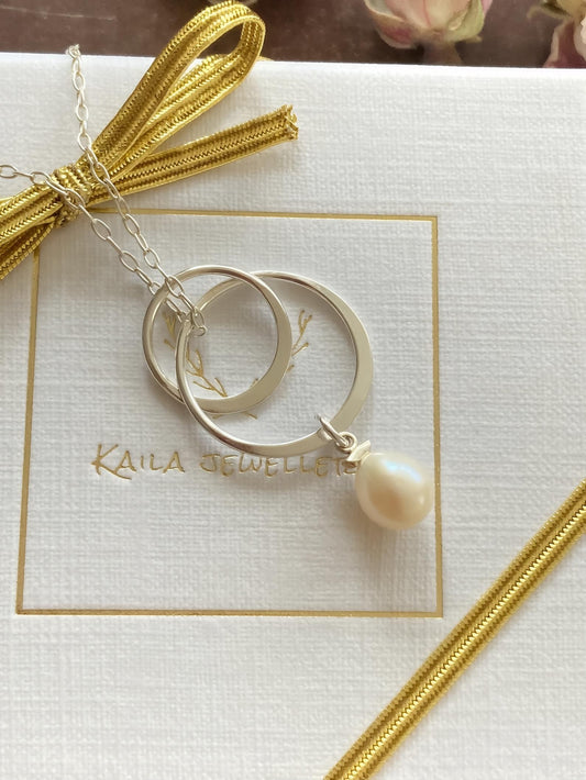 Freshwater Pearl Infinity Circle Necklace – Sterling Silver Interlocking Circles Necklace