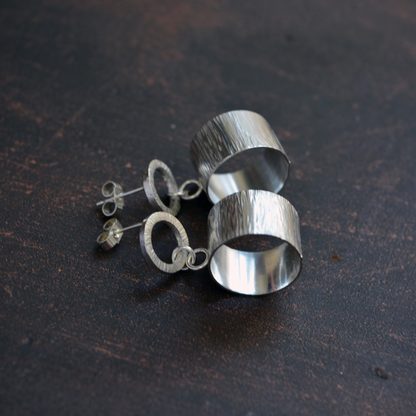 Sterling silver hammered circle stud earrings.