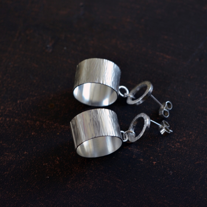Sterling silver hammered circle stud earrings.