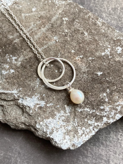 Freshwater Pearl Infinity Circle Necklace – Sterling Silver Interlocking Circles Necklace