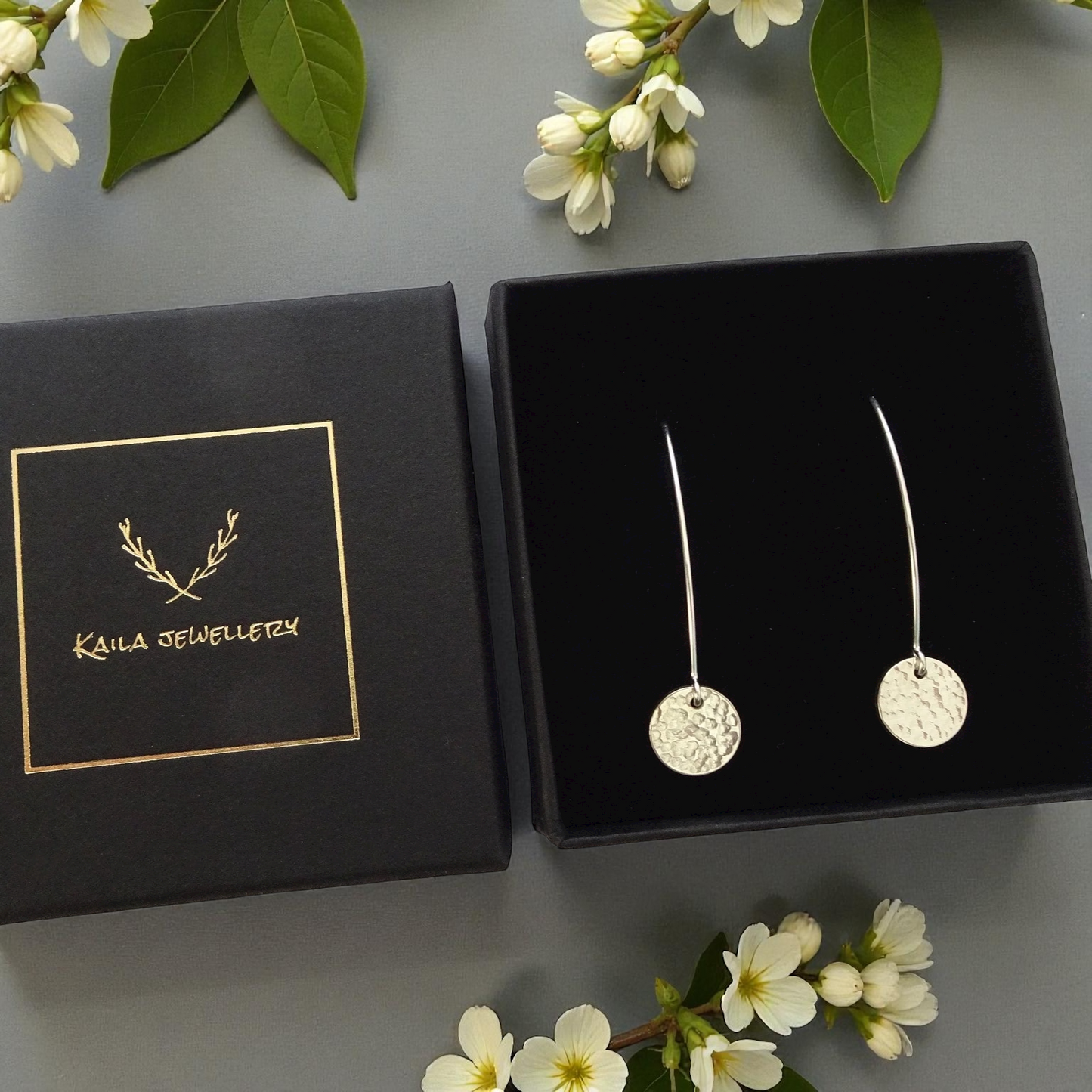 Hammerd sterling silver disc dangle earrings.