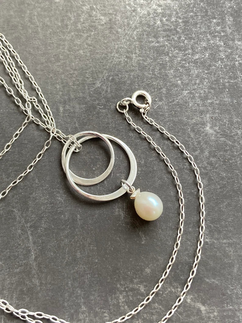 Freshwater Pearl Infinity Circle Necklace – Sterling Silver Interlocking Circles Necklace