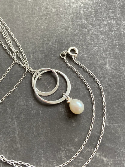 Freshwater Pearl Infinity Circle Necklace – Sterling Silver Interlocking Circles Necklace