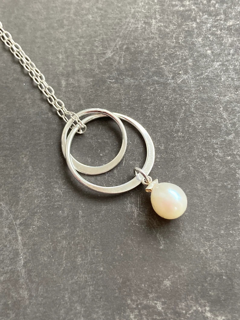 Freshwater Pearl Infinity Circle Necklace – Sterling Silver Interlocking Circles Necklace
