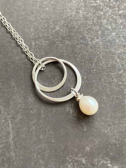 Freshwater Pearl Infinity Circle Necklace – Sterling Silver Interlocking Circles Necklace