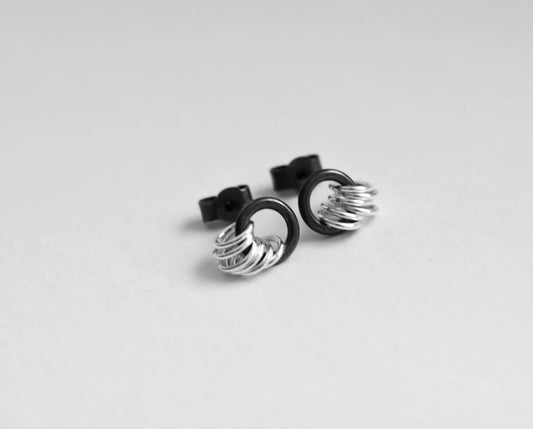 Small sterling silver circle stud earrings.