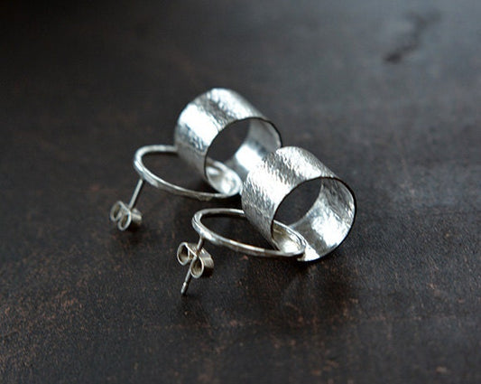 Sterling silver circle stud earrings.